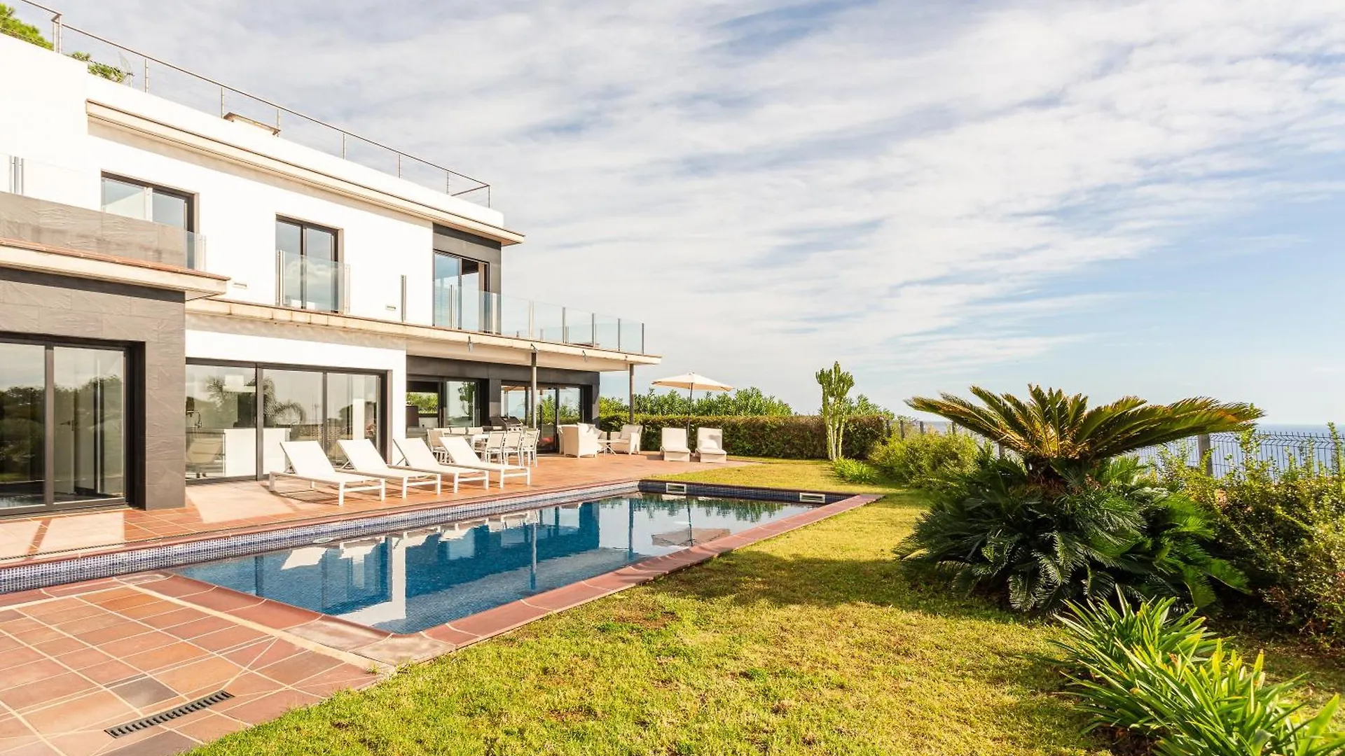 Villa Roman Lloret de Mar 0*,